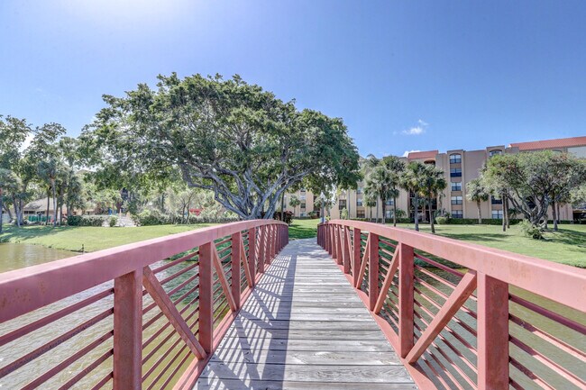 Building Photo - 450 Egret Cir