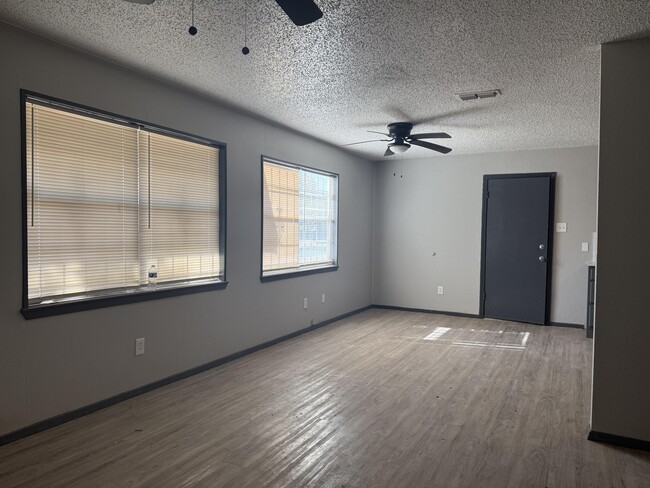 Building Photo - 1318 25th St