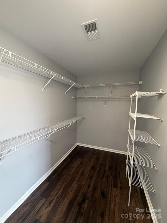 Building Photo - 8605 Tamarron Dr