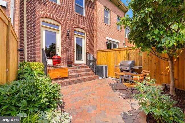 Building Photo - 535 Colecroft Ct