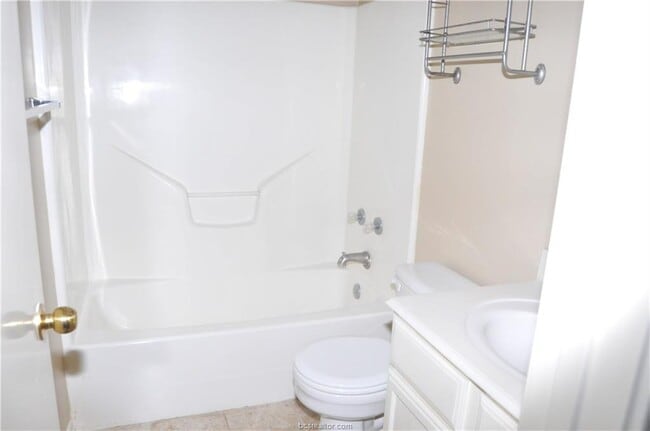 Building Photo - 2417 Carnation Ct