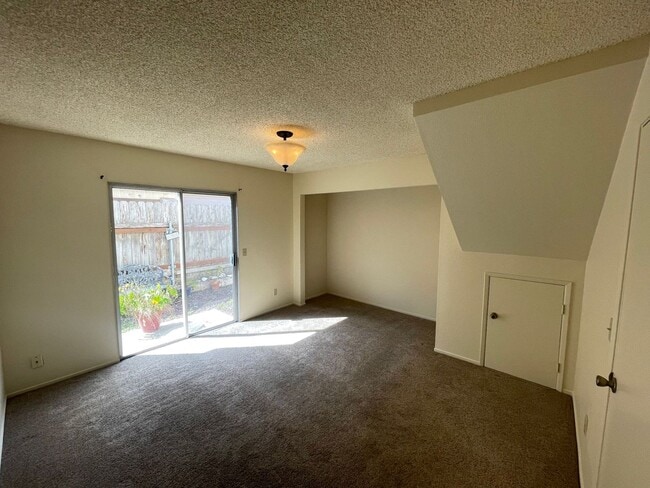 Building Photo - 540 S 5th St