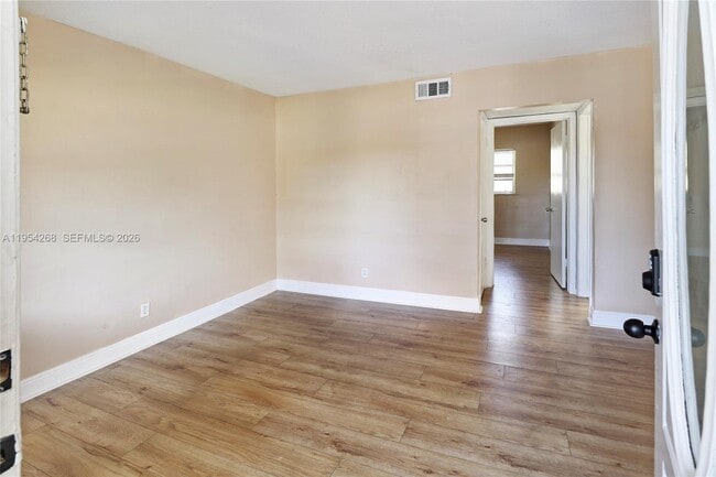 Building Photo - 133 SE 4th Ave