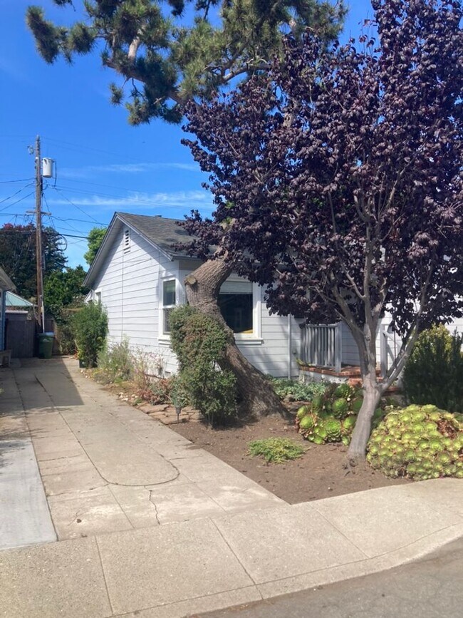 Building Photo - 715 Gilroy Dr