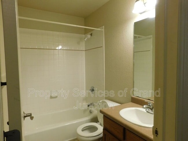 Building Photo - 428 Jornada St