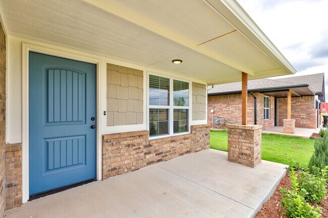 Building Photo - 634 Juniper St