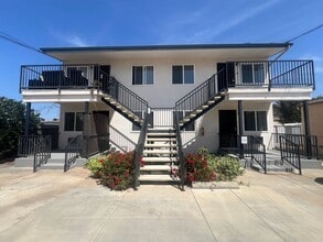 Building Photo - Pine