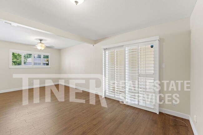 Building Photo - 8 Saratoga Cir