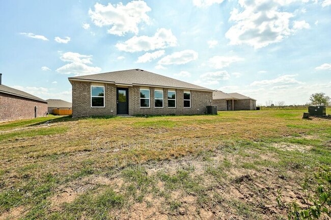 Building Photo - 755 Foxtail Dr