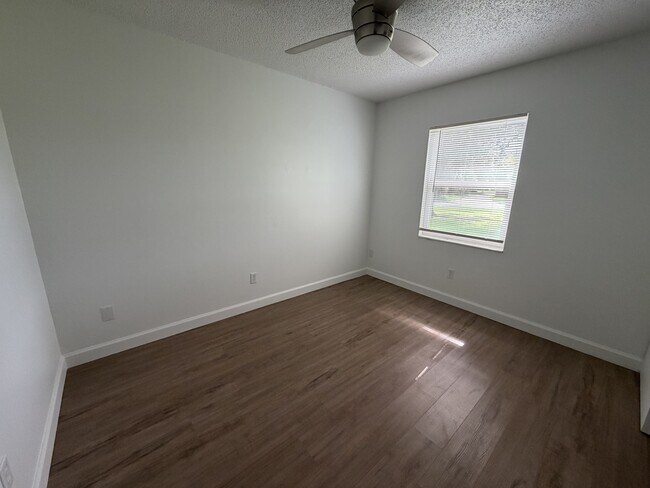 Building Photo - 1801 S Mellonville Ave