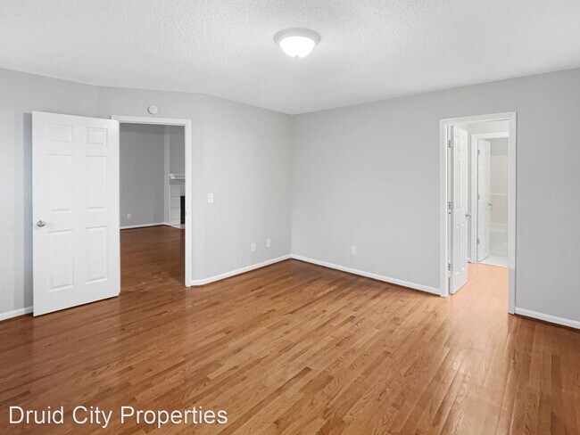 Building Photo - 3 br, 2 bath House - 1015 Mockingbird Lane