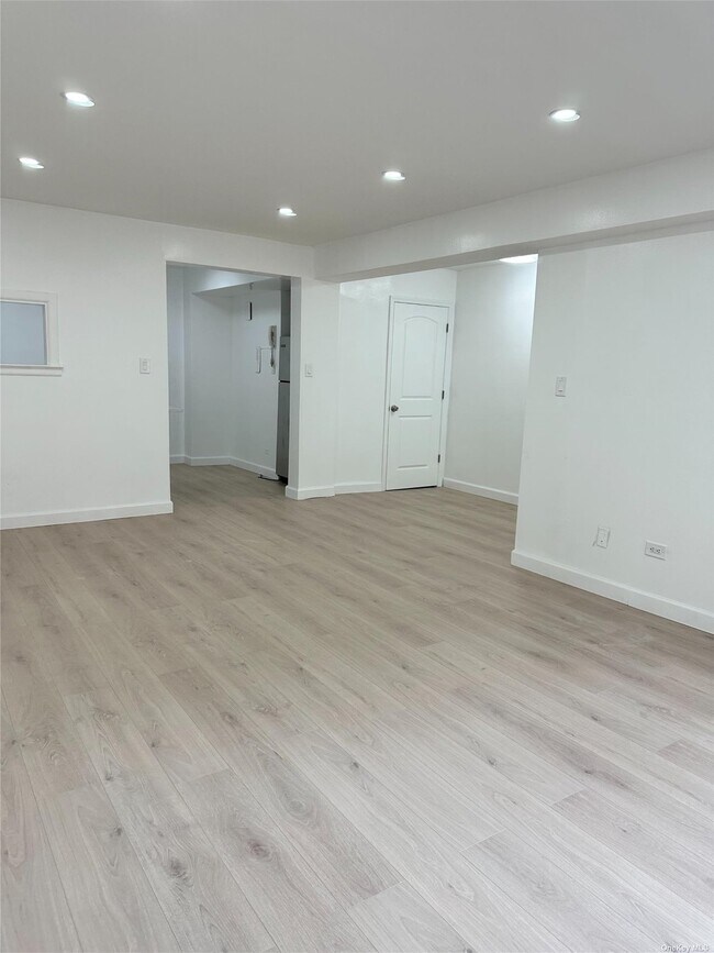 Building Photo - 43-43 Kissena Blvd