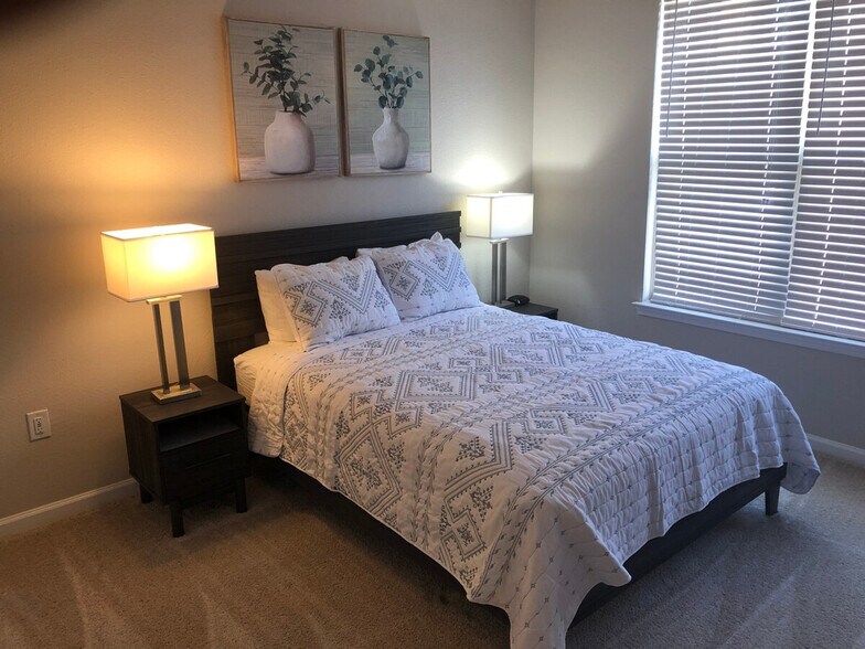 Building Photo - 1526 Millspring Dr