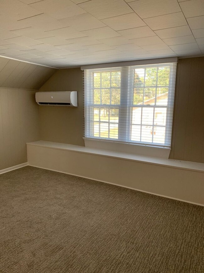 Building Photo - Downtown Jonesboro! 3 Bed 2 Bath