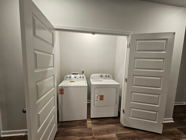 Building Photo - 2033 Northwest Dr