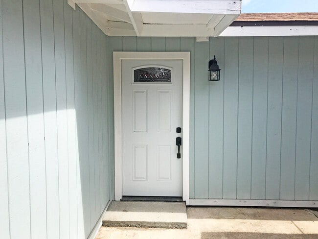 Covered entrance - 4656 50th St