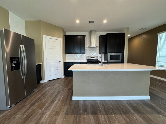 Building Photo - 3002 Skyline Mesa Dr