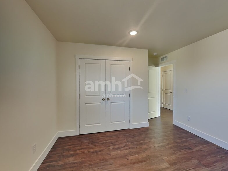 Building Photo - 11482 W Mesquite St