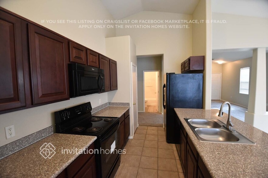 Building Photo - 7002 S 40th Ln