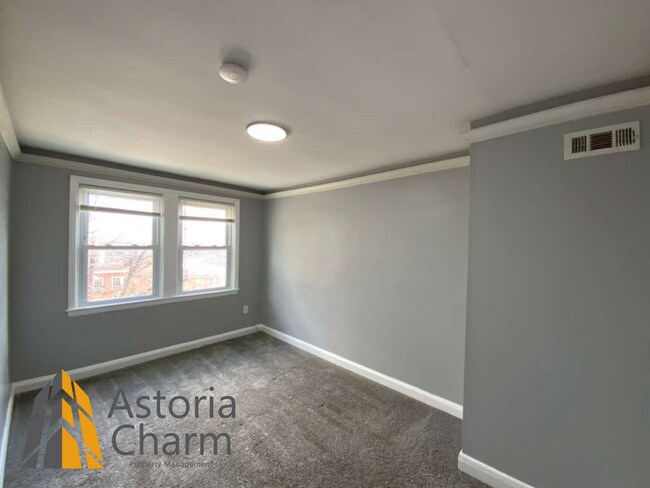 Building Photo - 3 Bedroom Home with Den and Fenced Yard in Quiet Neighborhood