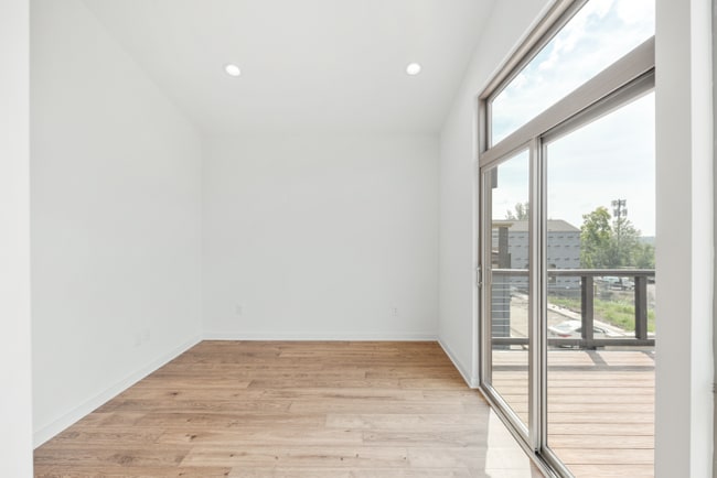 Building Photo - 3060 Edwin Cir