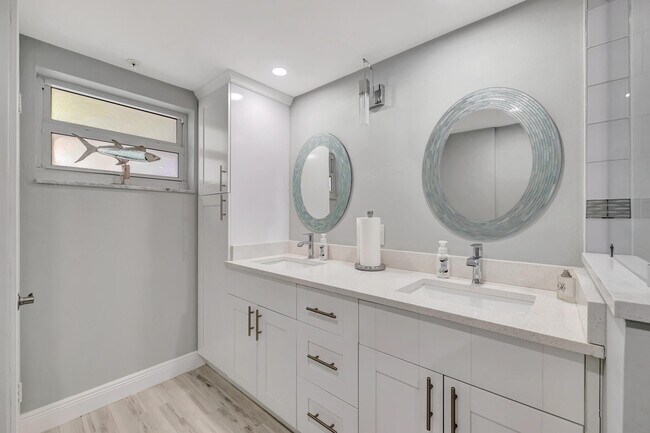 Building Photo - 2909 S Ocean Blvd