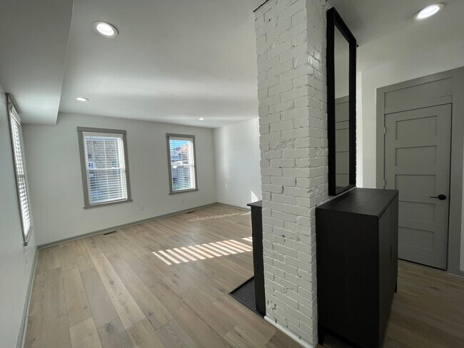 Living - 250 Allen Ave