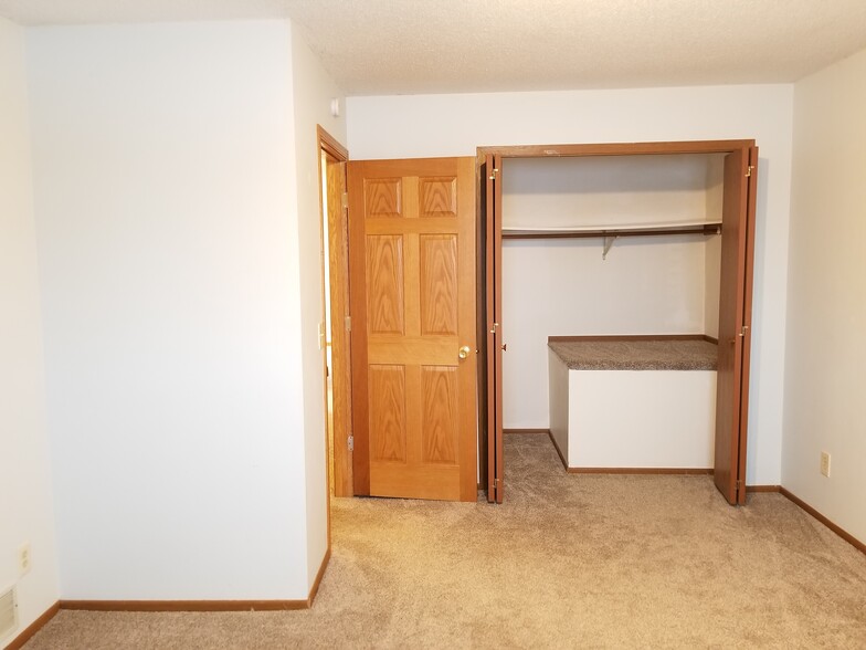 Building Photo - 220 Leighton Dr