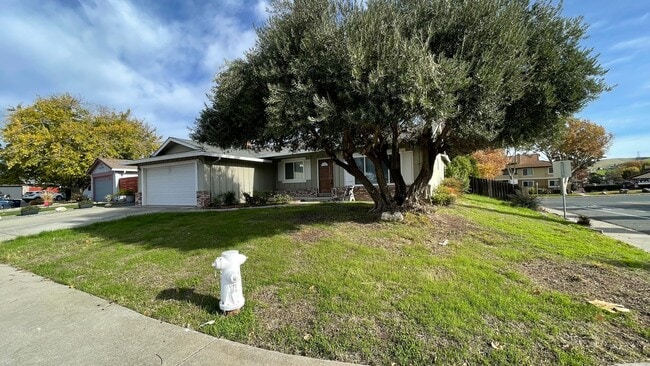 Building Photo - Beautifully updated 3 bedroom, 2 bathroom home in Bay Point