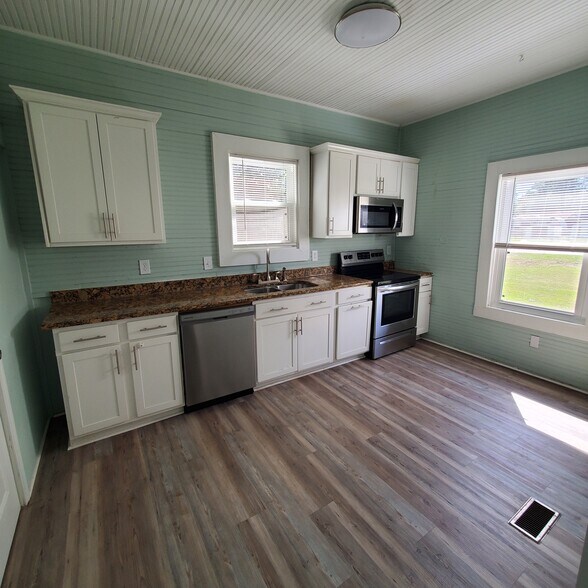Kitchen - 1423 Lucas St