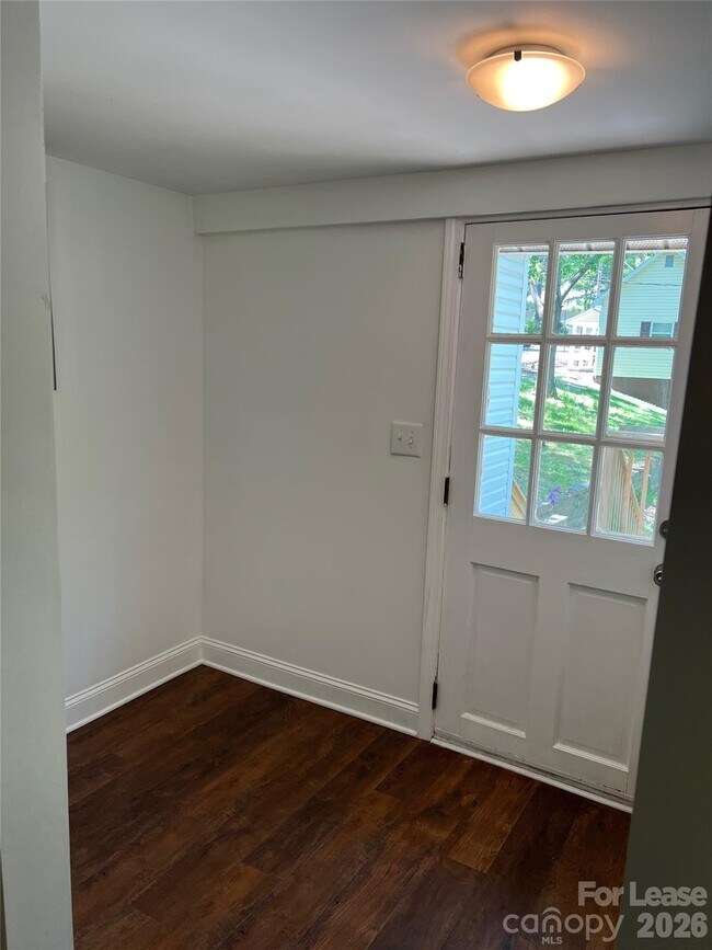 Building Photo - 346 Nesbit Ave