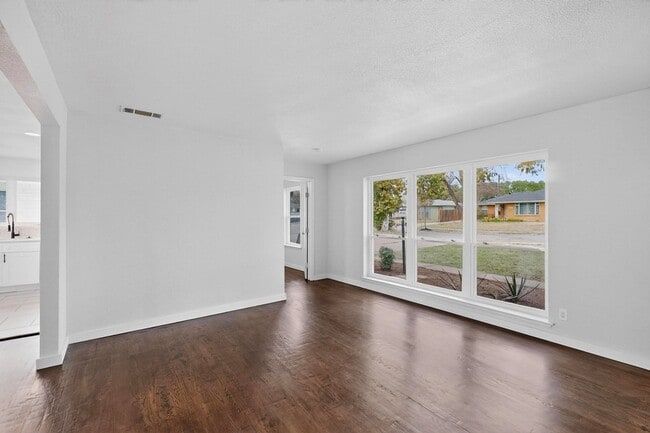 Building Photo - 2812 San Medina Ave