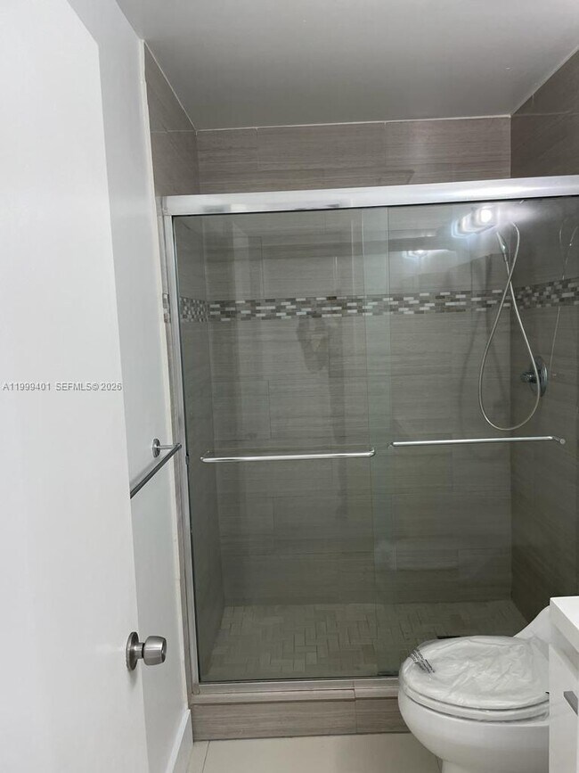 Building Photo - 454 Lakeview Dr