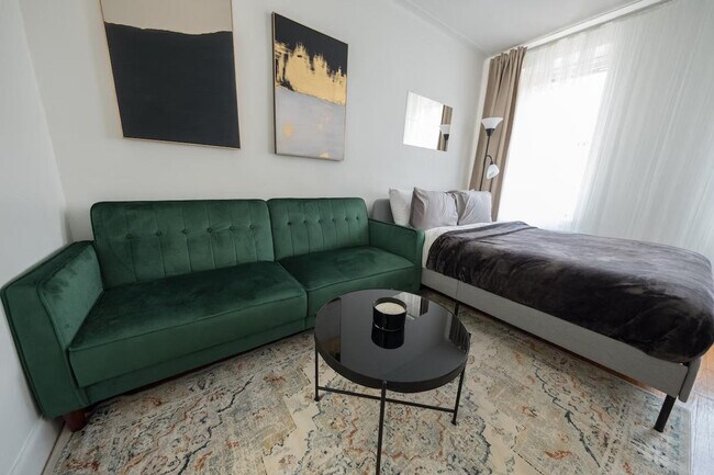 Primary Photo - 346 E 76th St