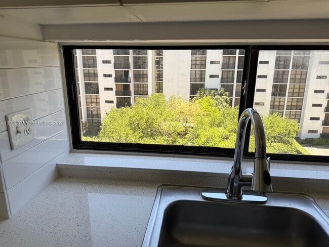 Building Photo - 16919 N Bay Rd