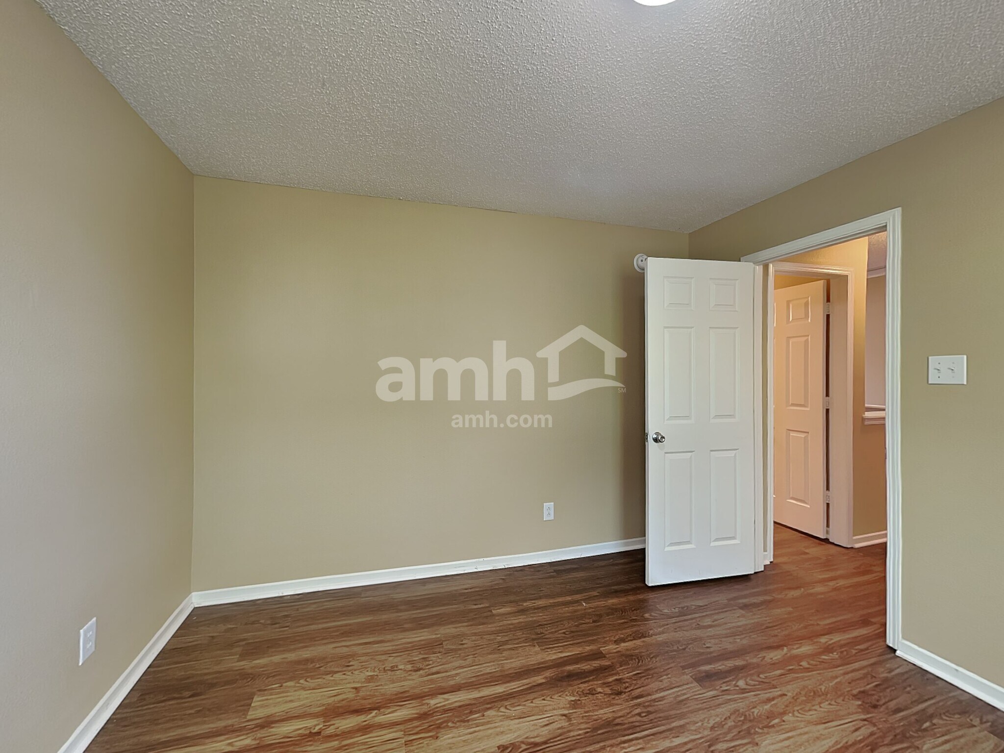 Building Photo - 15065 Fawn Hollow Ln