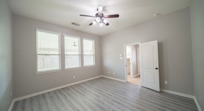 Building Photo - 13303 Davenport Hills Ln