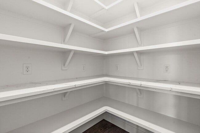Building Photo - 1806 N Black Elm Ln