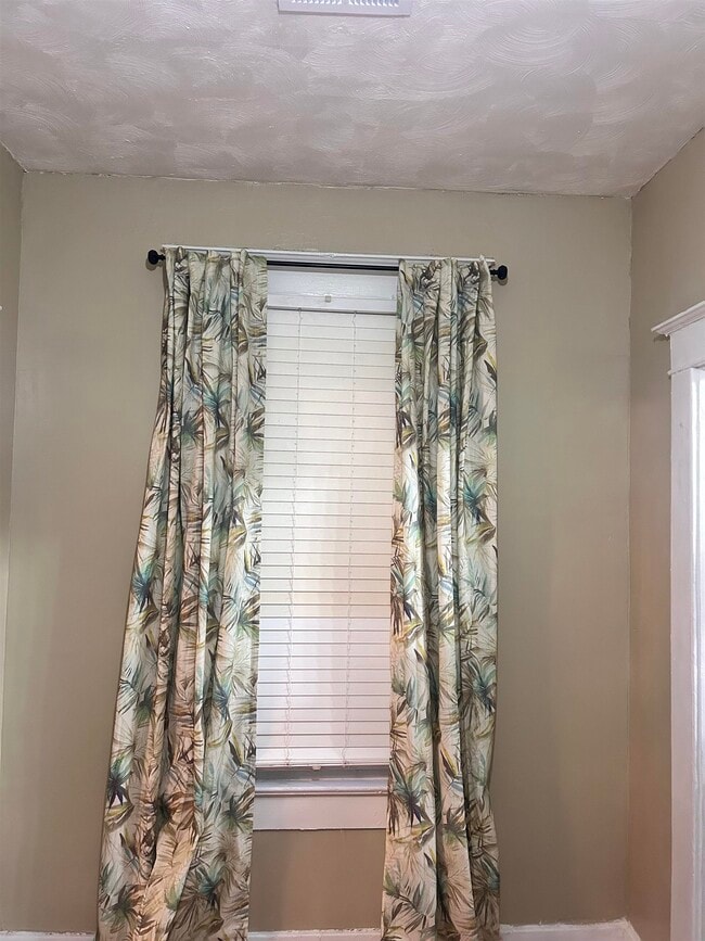 Building Photo - 1804 Foster Ave