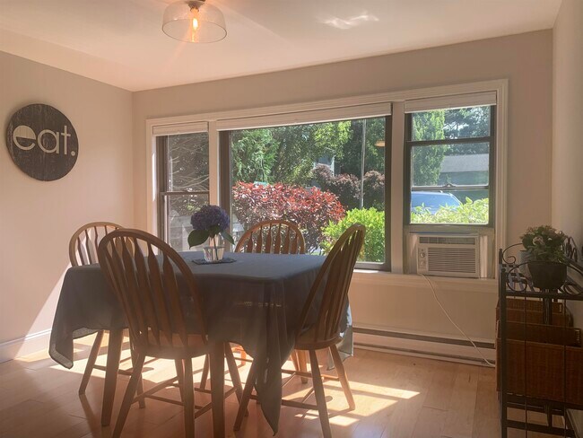 Building Photo - 508 Piscassic St