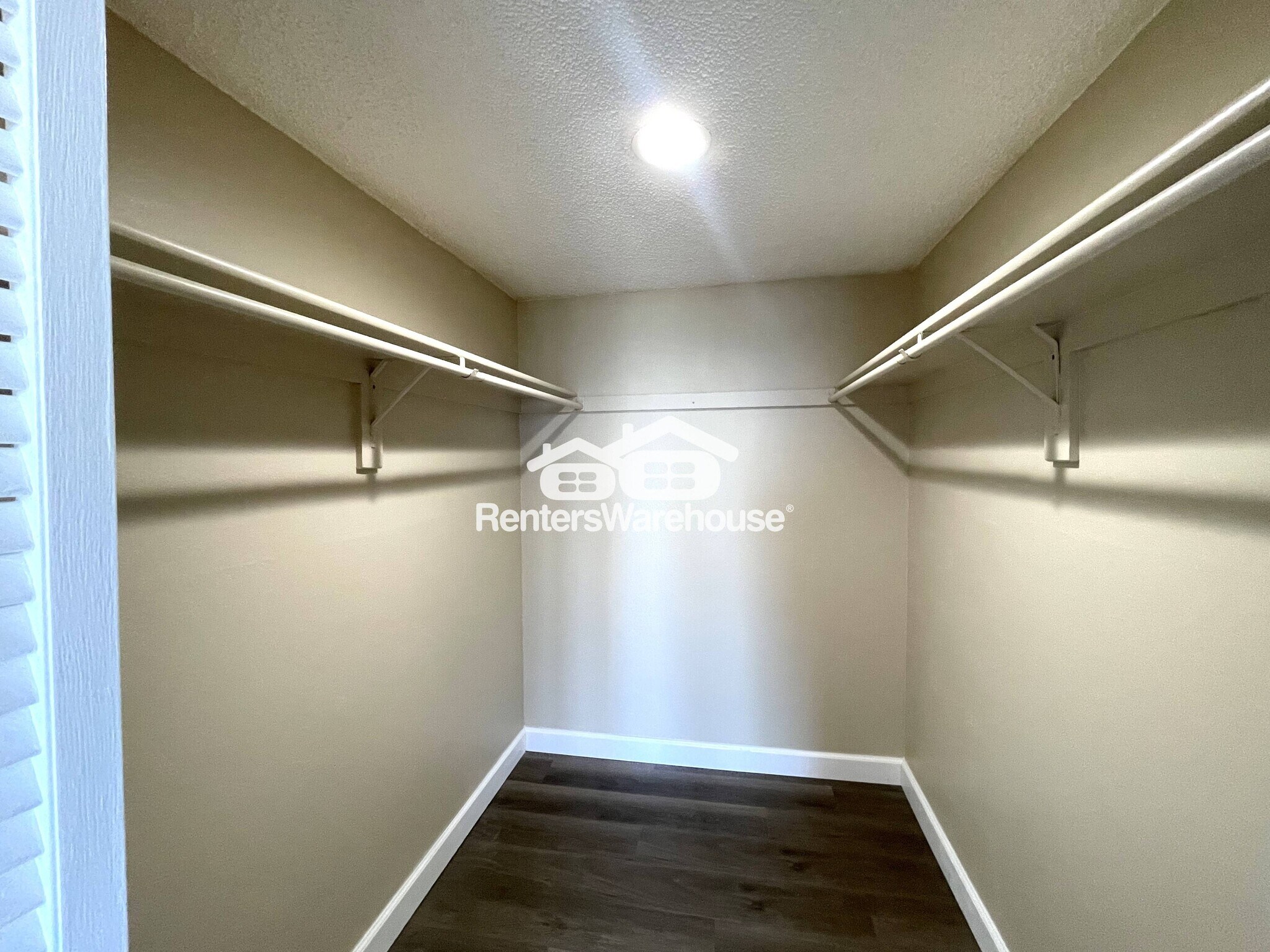 Building Photo - 7430 Sunshine Skyway Ln S