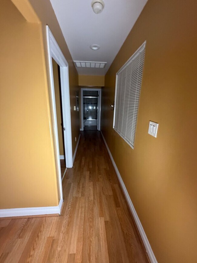 Building Photo - 40(718)