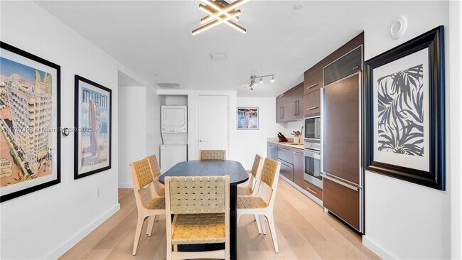 Building Photo - 485 Brickell Ave