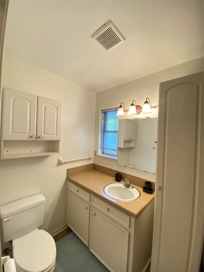 Building Photo - 2233 Ripple Creek Dr