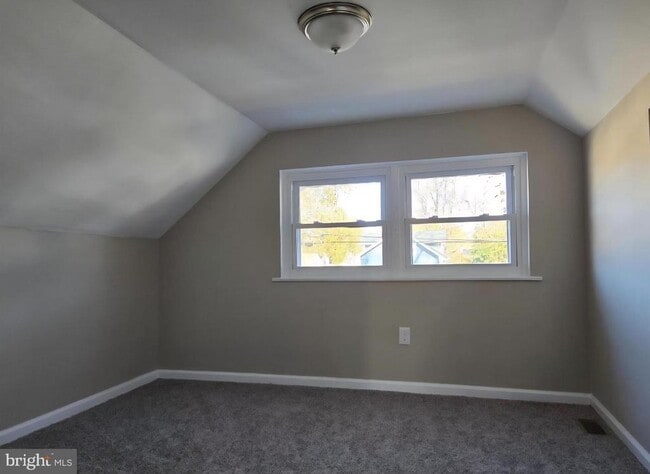 Building Photo - 524 8th Ave