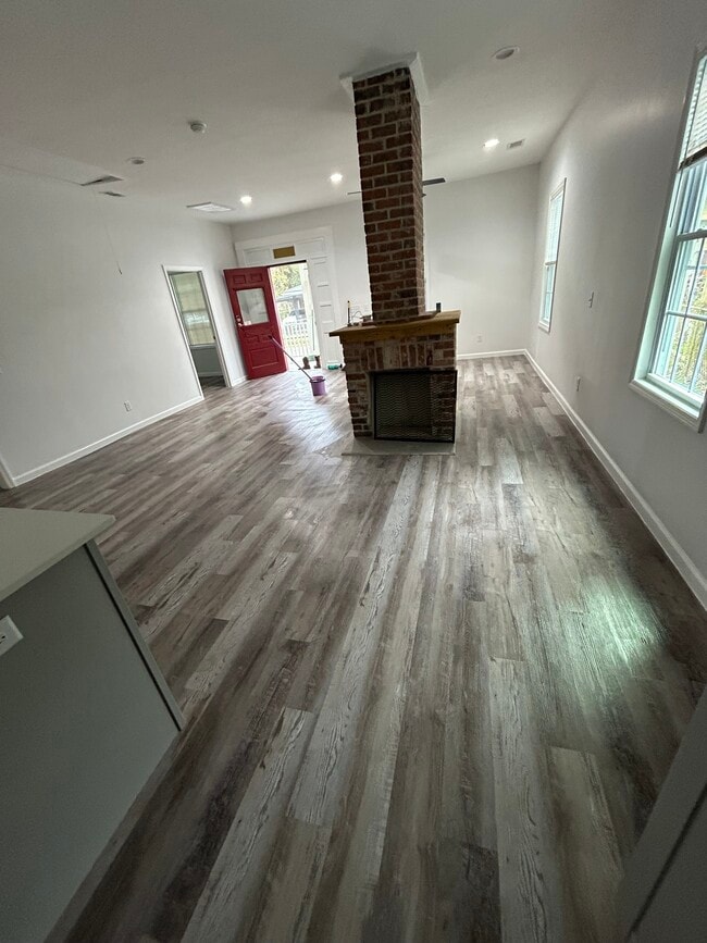 Building Photo - 2021 Hudson St