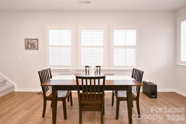 Building Photo - 114 Isleworth Ave