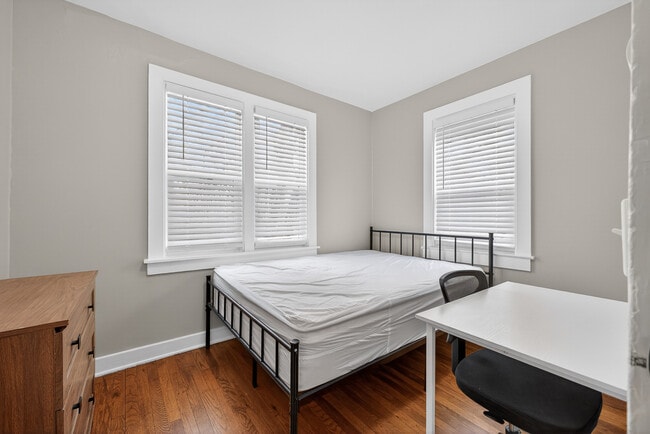 Building Photo - 716 Coit Ave NE