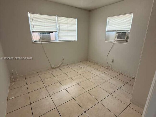 Building Photo - 612 NW 14th Ave