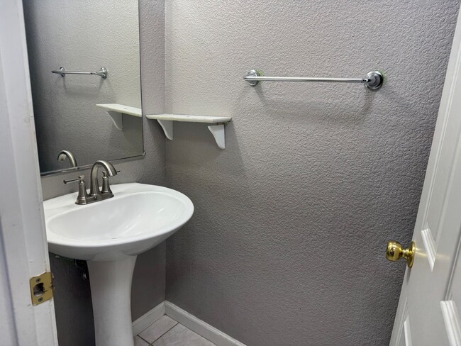 Building Photo - 245 Rambler Rose Ln